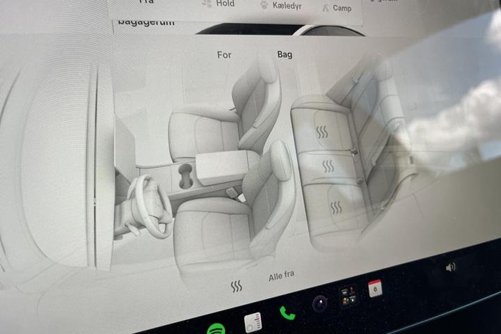 Hvid Tesla Model 3 fra 2023