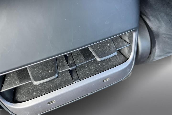 Hvid Tesla Model 3 fra 2023