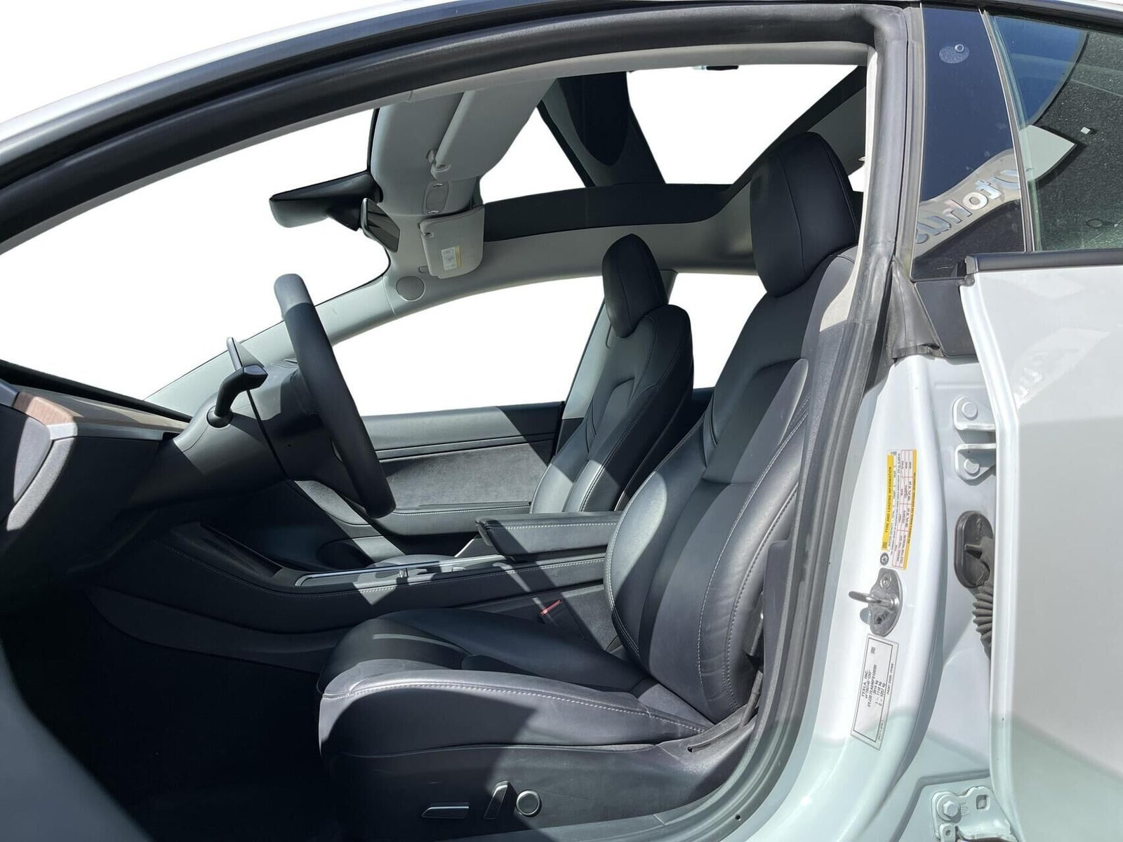 Hvid Tesla Model 3 fra 2021