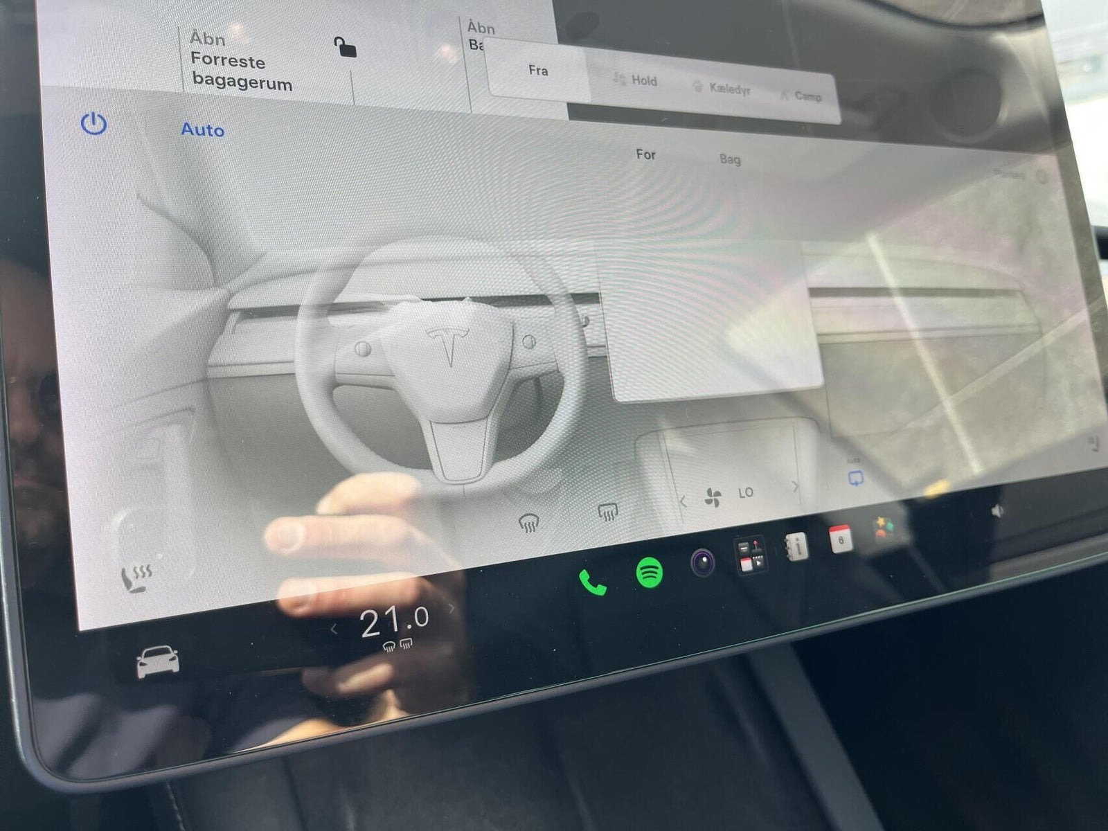 Hvid Tesla Model 3 fra 2021