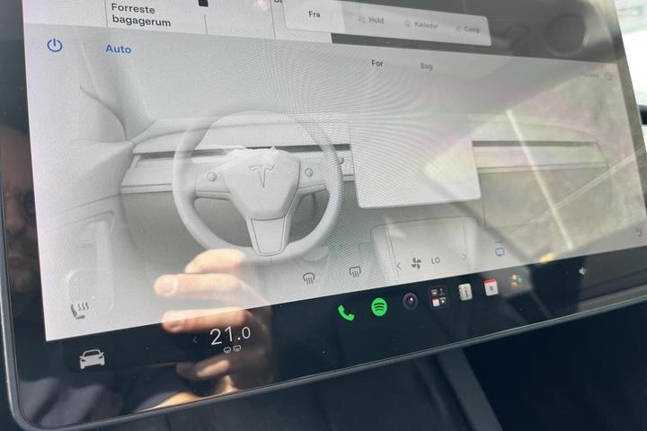 Hvid Tesla Model 3 fra 2021