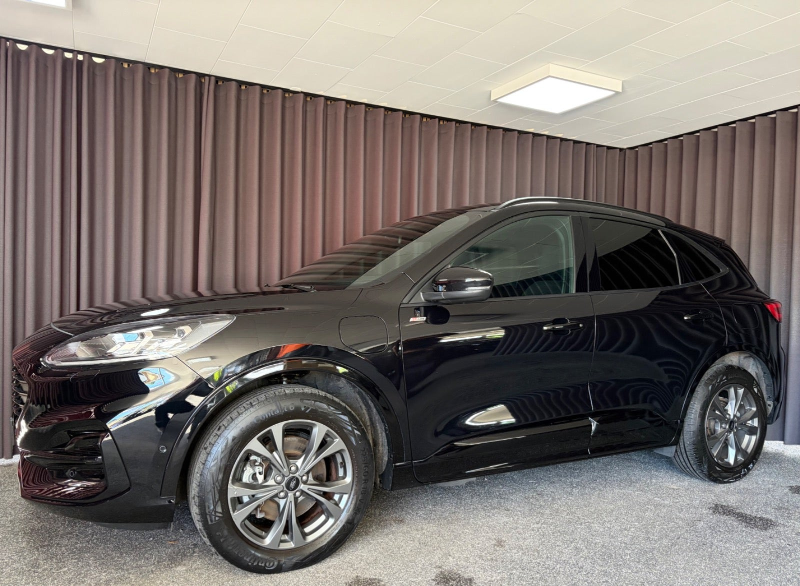 Sort Ford Kuga fra 2021