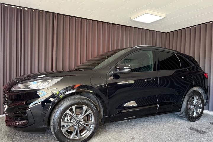 Sort Ford Kuga fra 2021