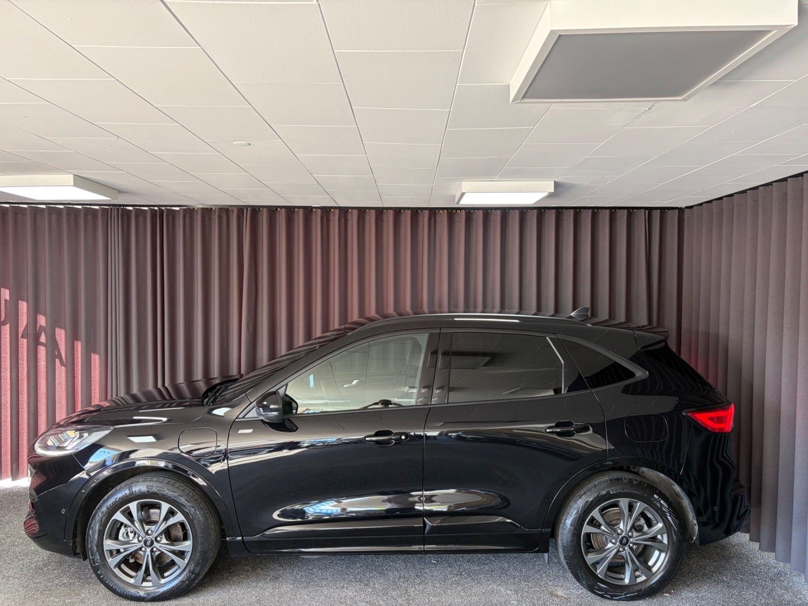 Sort Ford Kuga fra 2021