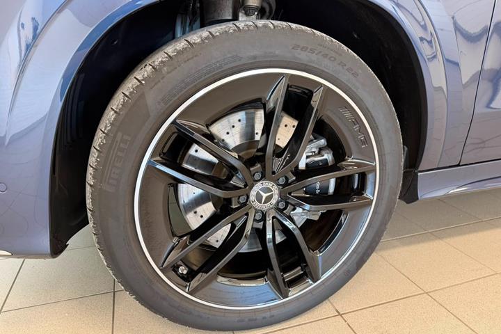 Blå Mercedes GLE350 de fra 2024