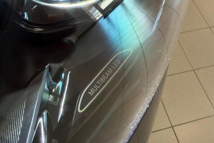Blå Mercedes GLE350 de fra 2024