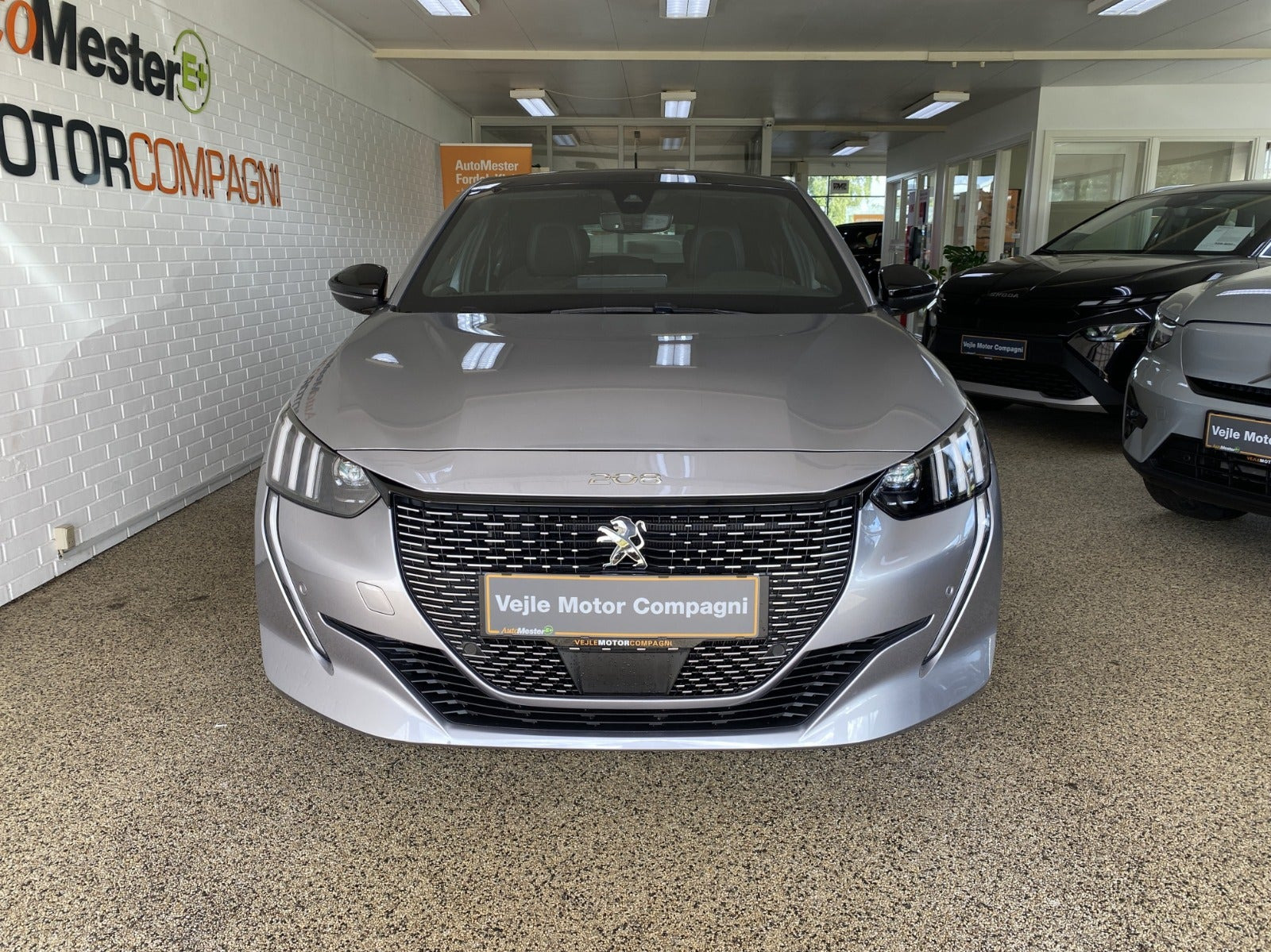Sølv Peugeot e-208 fra 2022