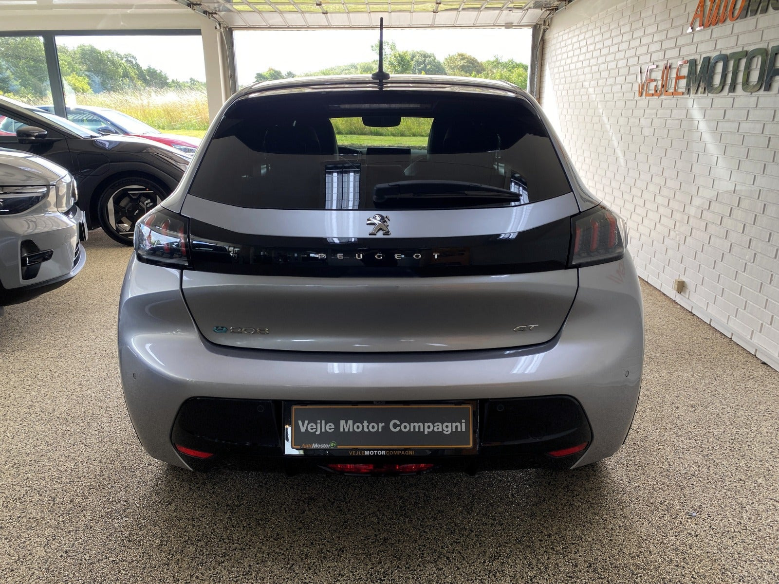 Sølv Peugeot e-208 fra 2022