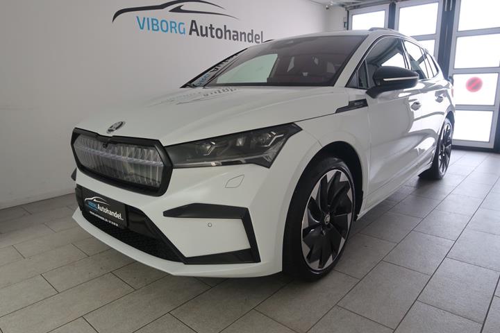 Hvid Skoda Enyaq fra 2023