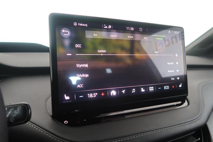 Hvid Skoda Enyaq fra 2023