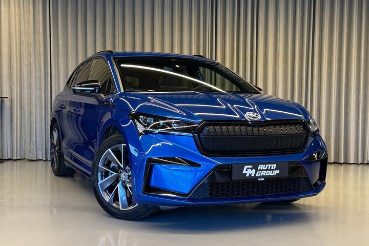 Blå Skoda Enyaq fra 2021