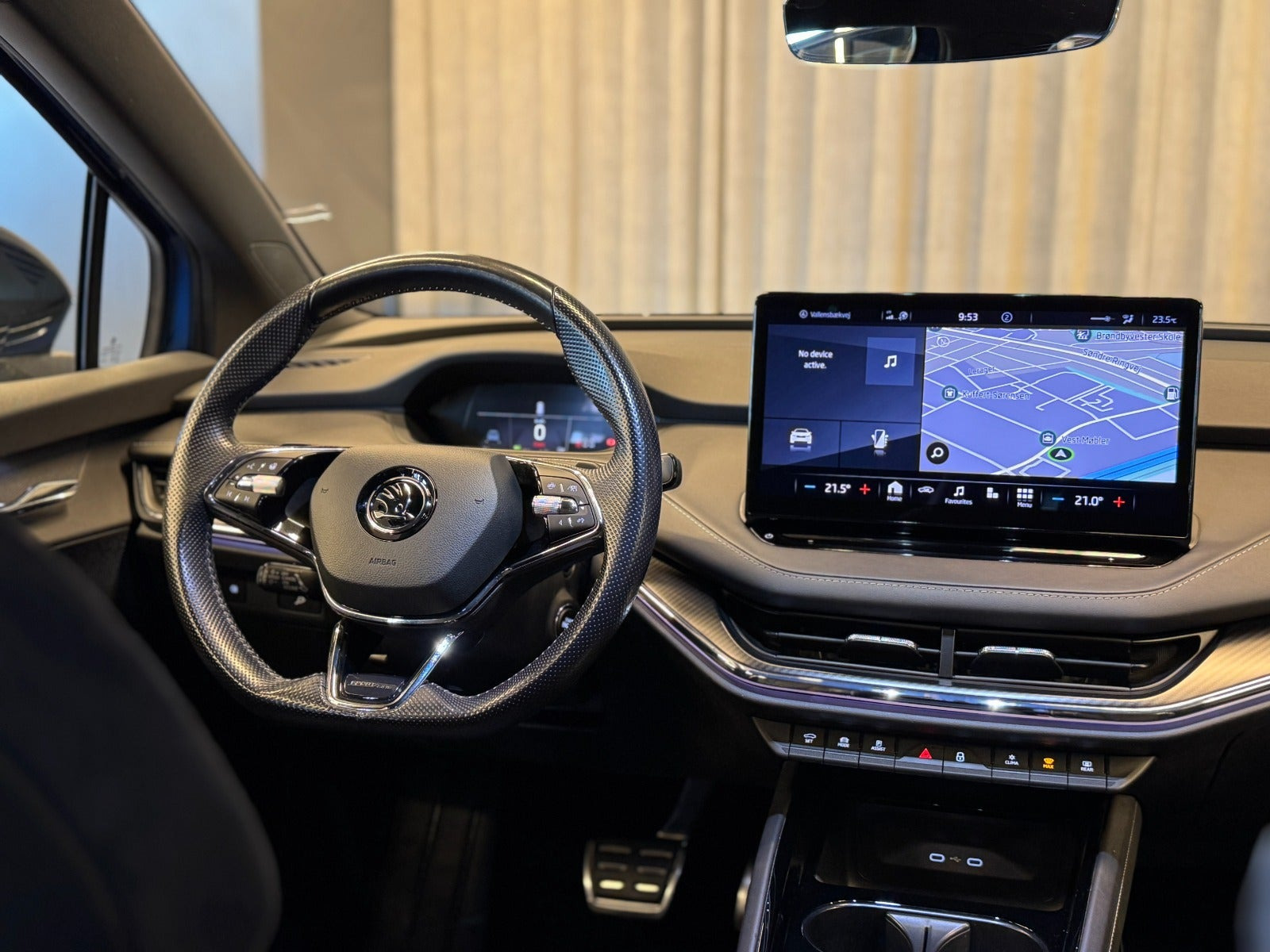 Blå Skoda Enyaq fra 2021