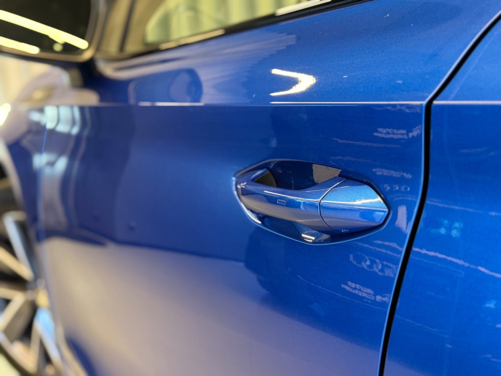 Blå Skoda Enyaq fra 2021