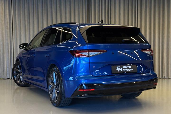Blå Skoda Enyaq fra 2021