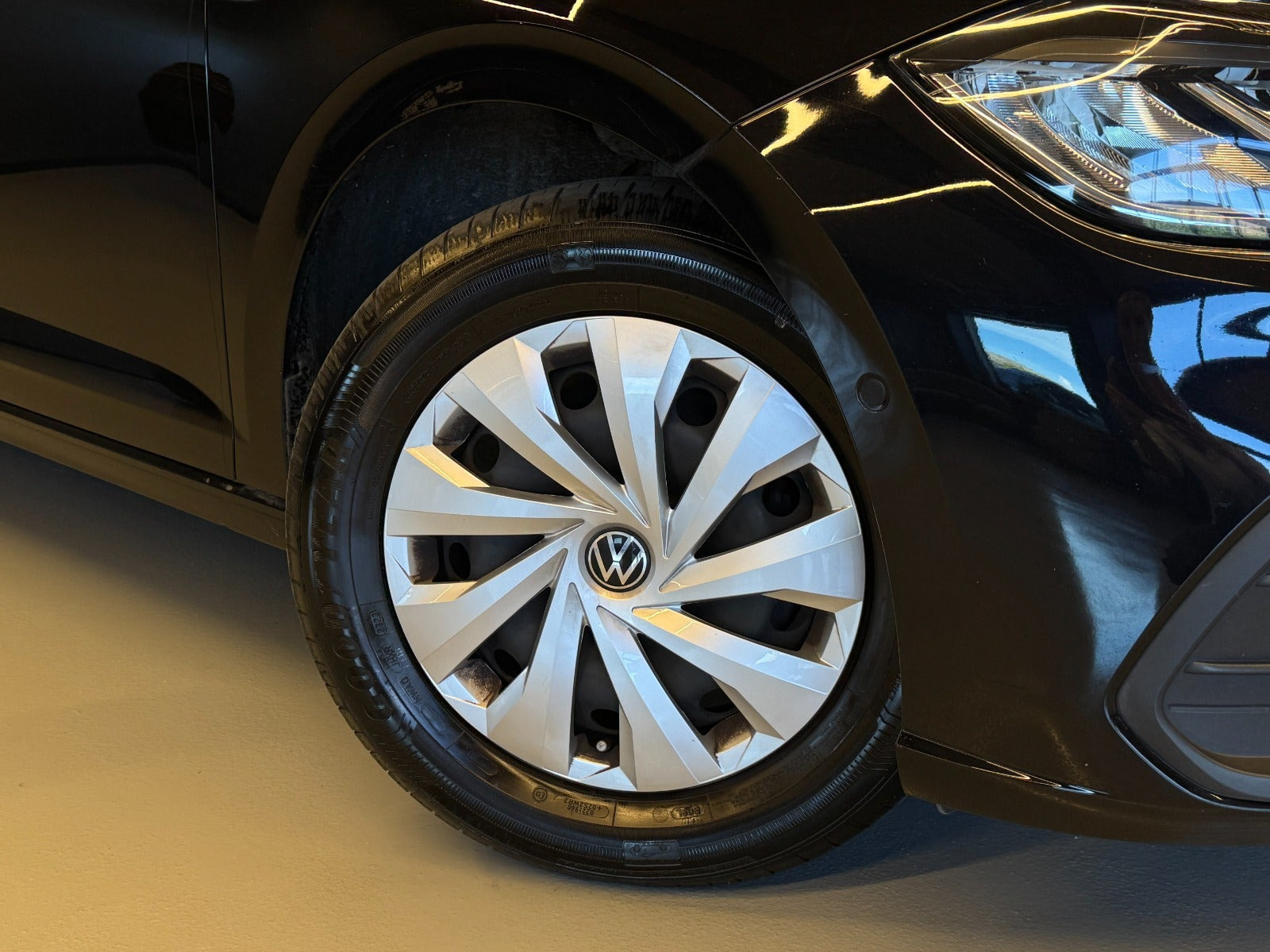 Sort VW Polo fra 2024