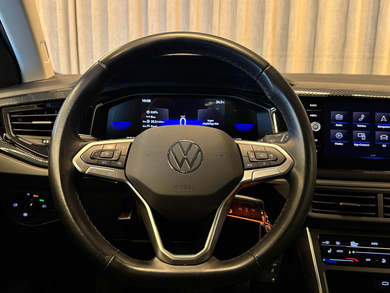 Sort VW Polo fra 2024
