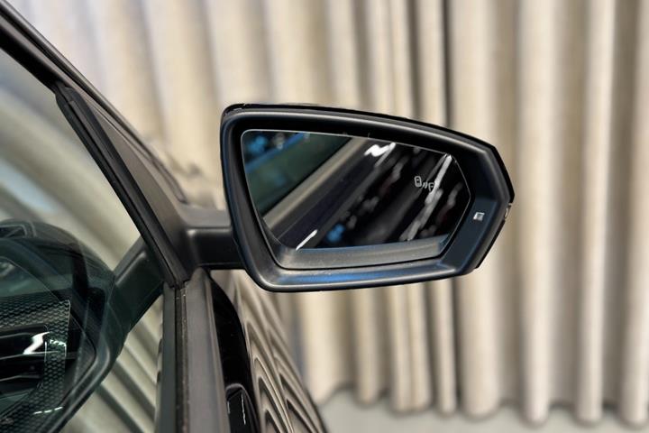 Sort VW Polo fra 2024