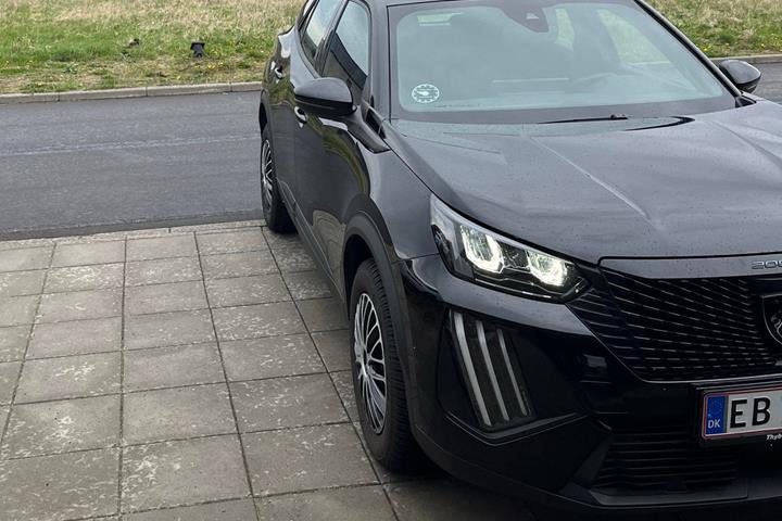 Sort Peugeot 2008 fra 2024