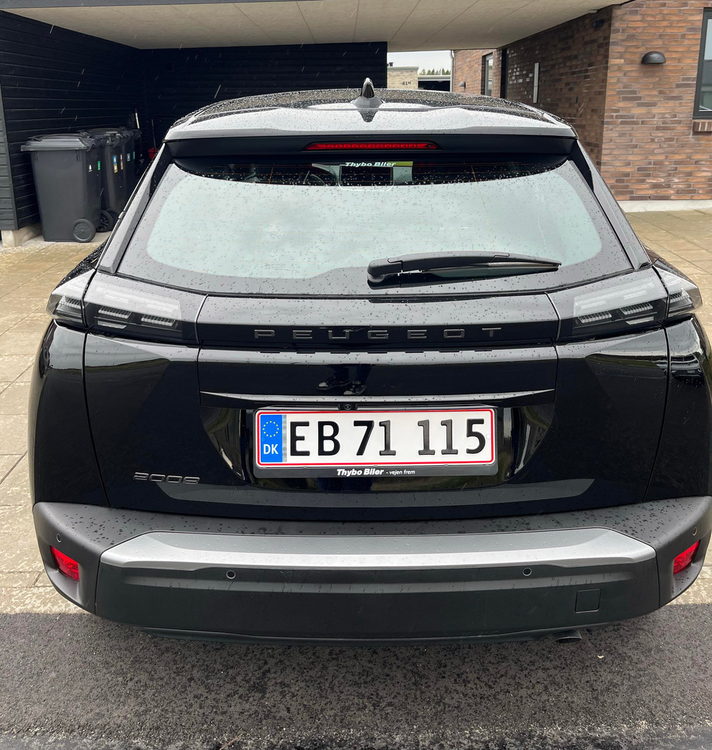 Sort Peugeot 2008 fra 2024
