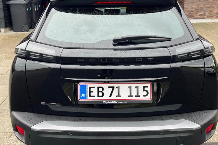 Sort Peugeot 2008 fra 2024