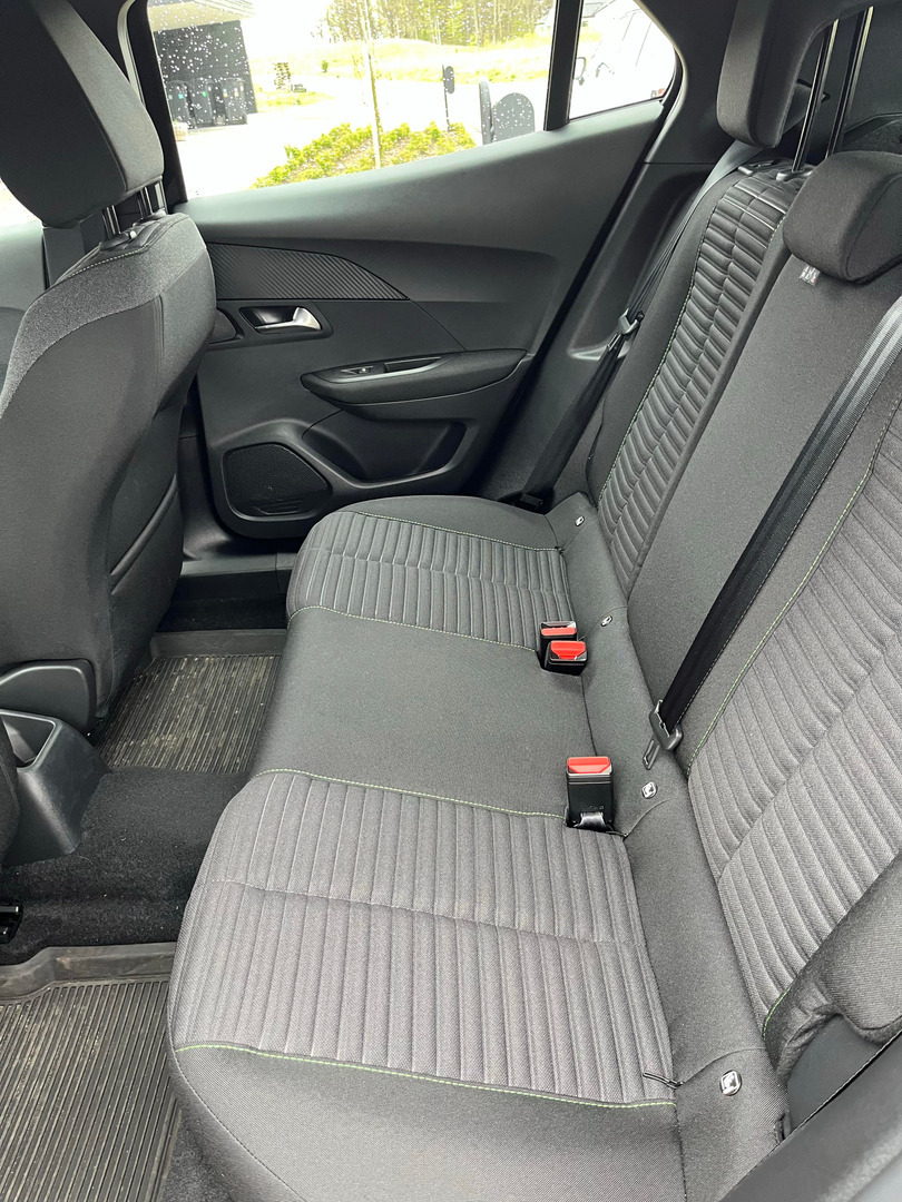 Sort Peugeot 2008 fra 2024