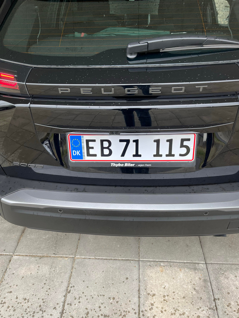 Sort Peugeot 2008 fra 2024