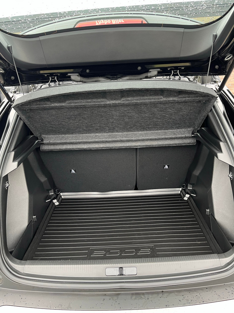 Sort Peugeot 2008 fra 2024