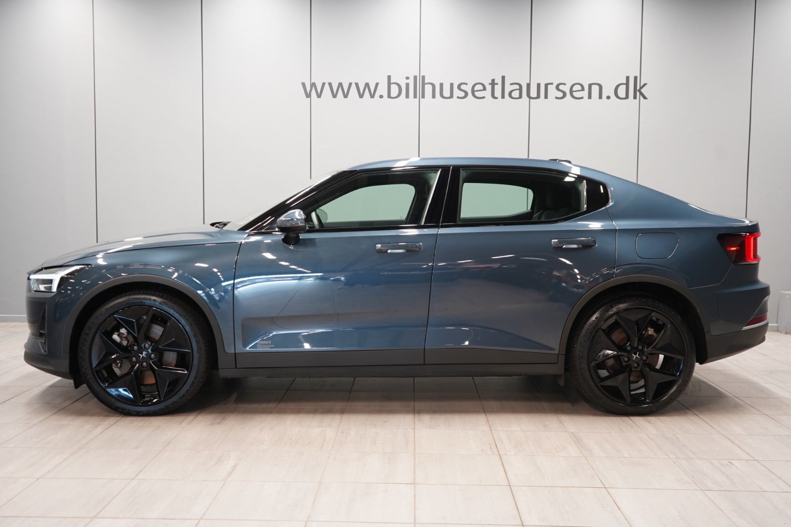 Blå Polestar 2 fra 2023