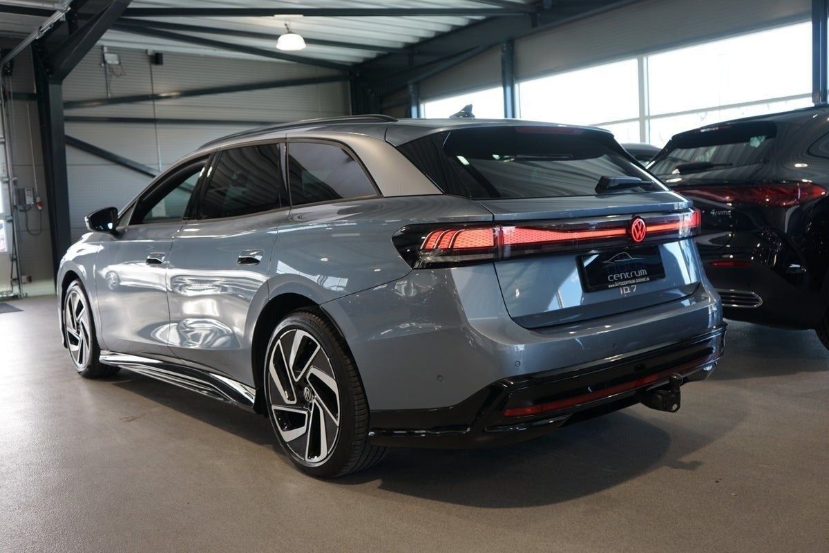 Blå VW ID.7 fra 2025