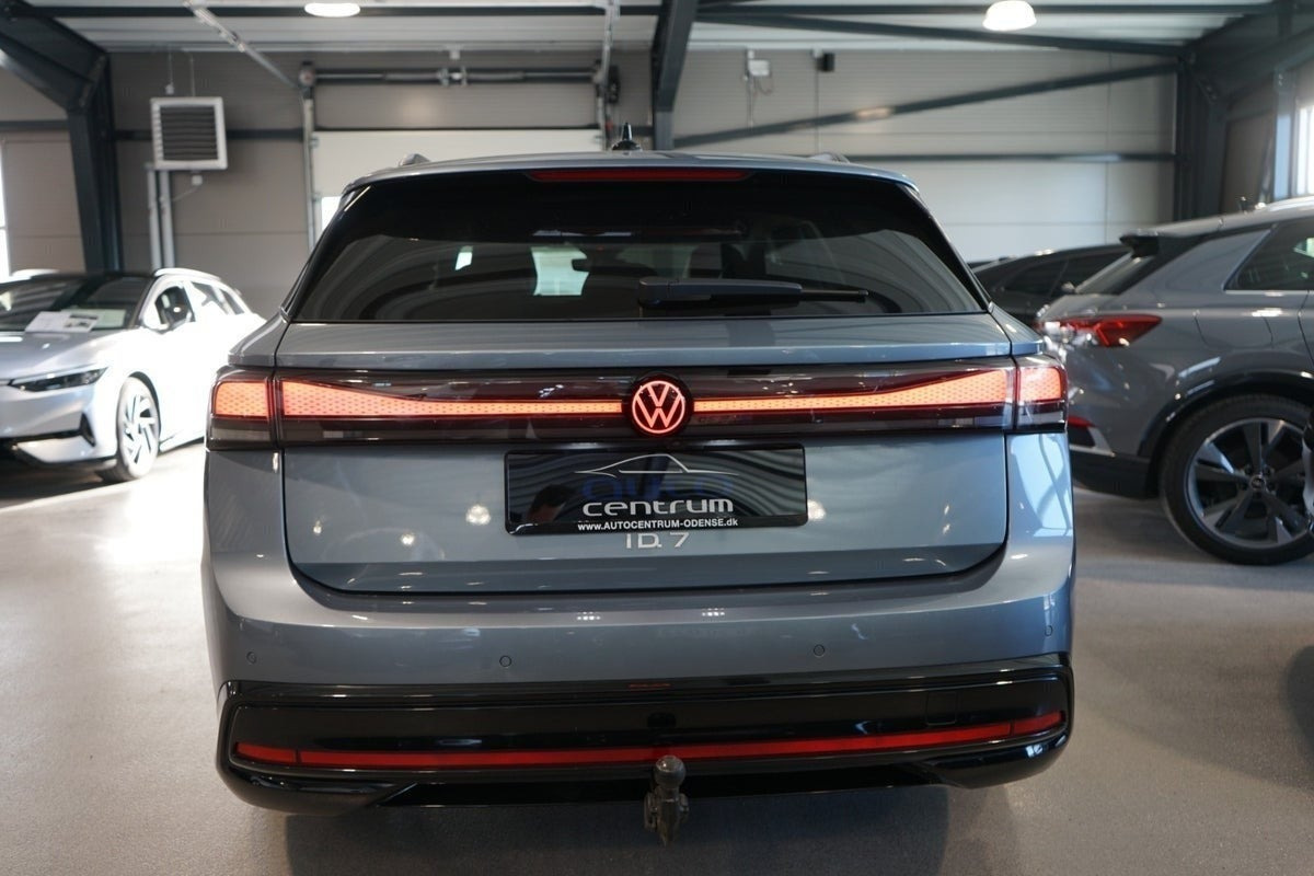 Blå VW ID.7 fra 2025