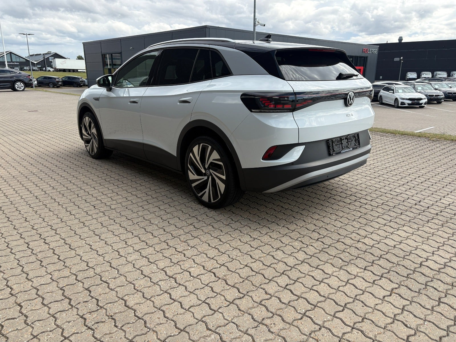 Hvid VW ID.4 fra 2023