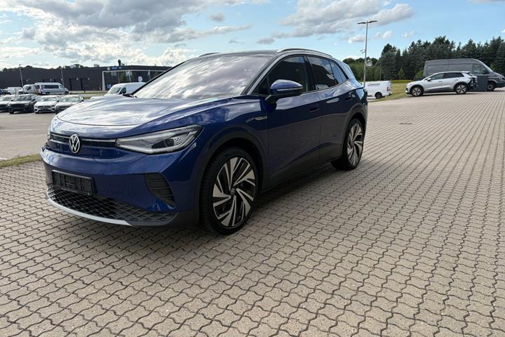 Blå VW ID.4 fra 2023 set udefra
