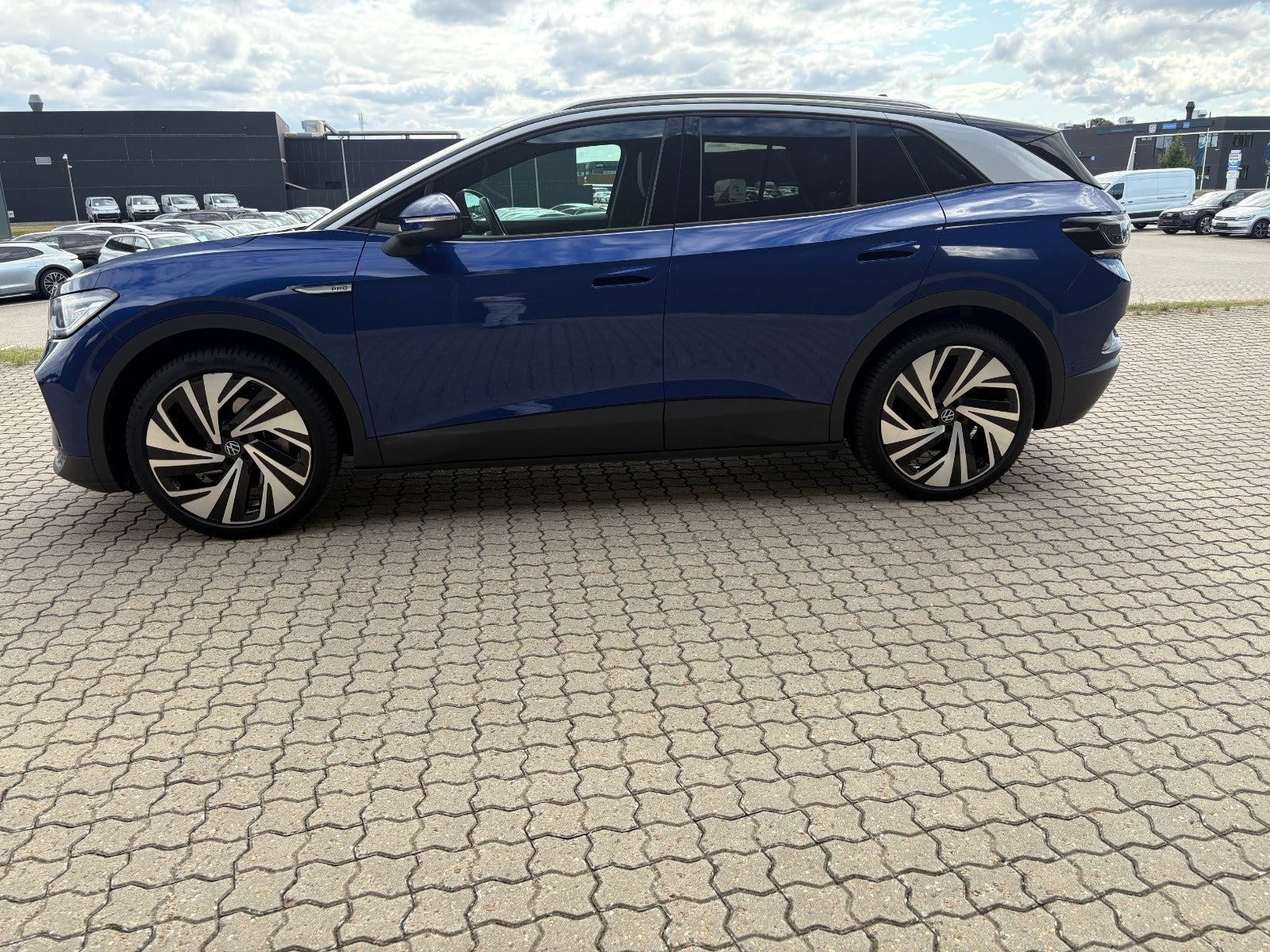 Blå VW ID.4 fra 2023