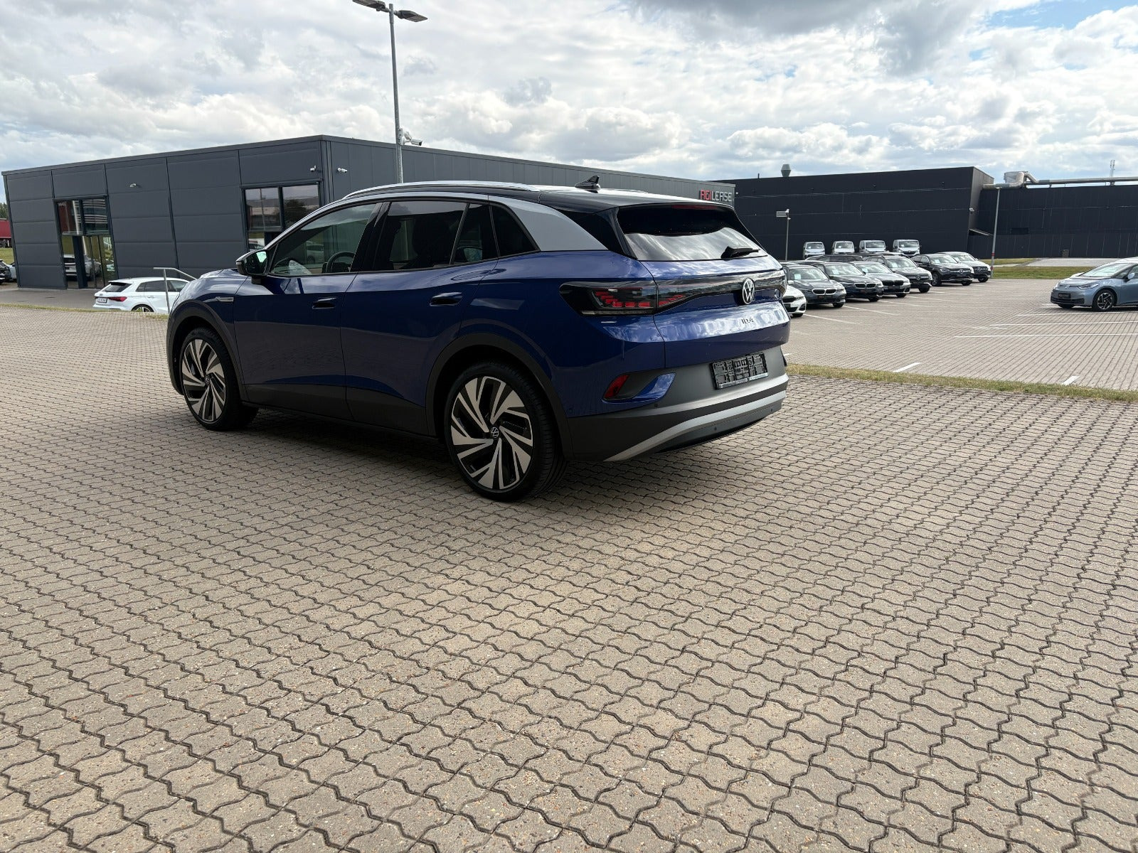 Blå VW ID.4 fra 2023