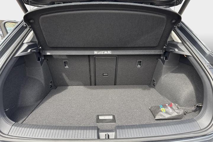 Grå VW T-Roc fra 2021