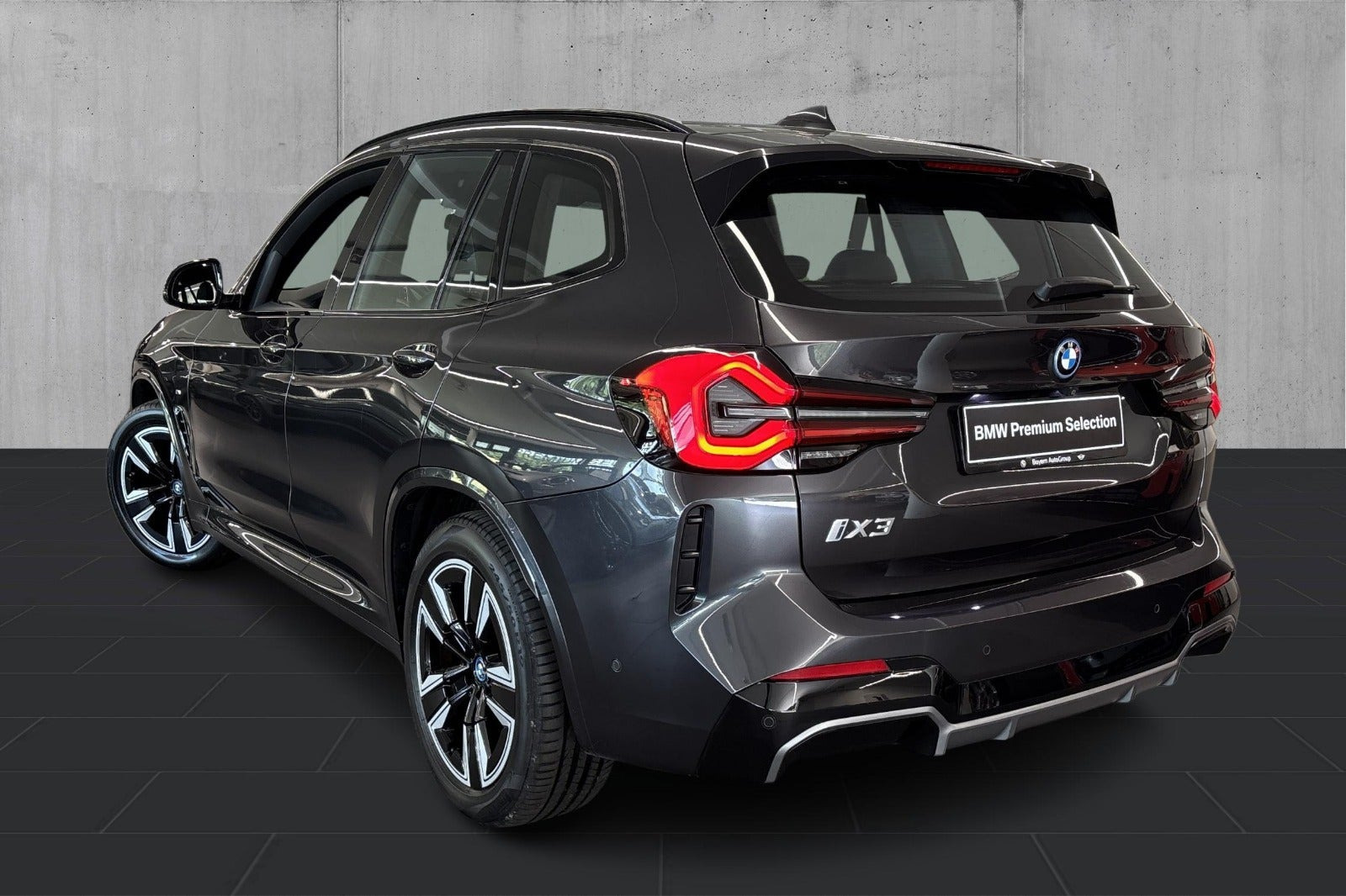 Grå BMW iX3 fra 2022