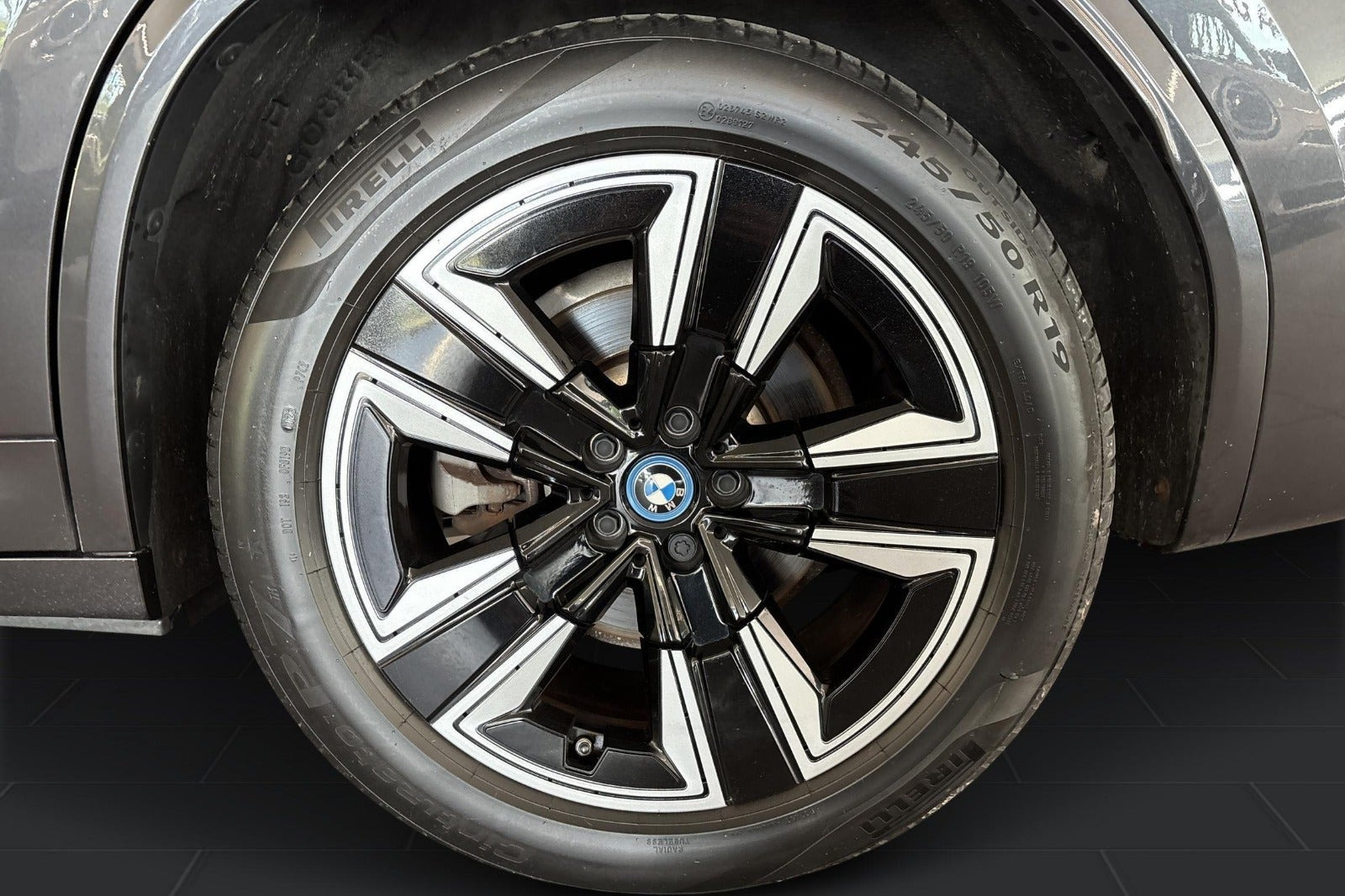 Grå BMW iX3 fra 2022