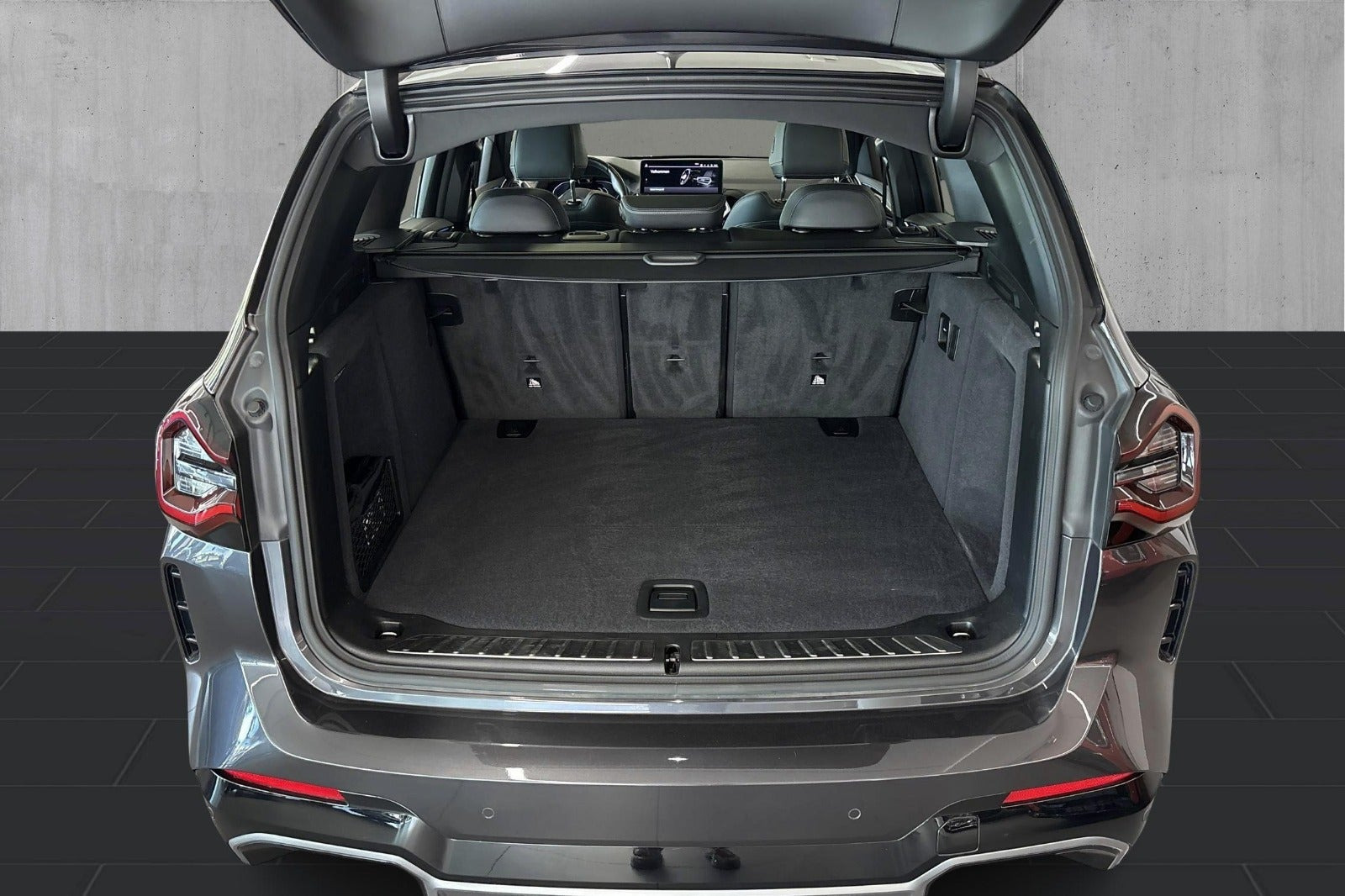 Grå BMW iX3 fra 2022