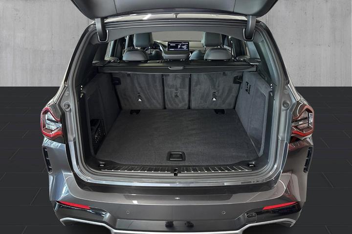 Grå BMW iX3 fra 2022