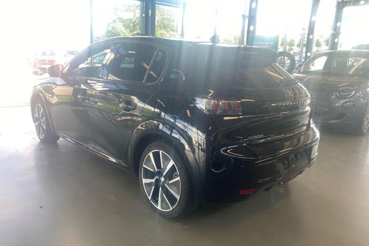 Sort Peugeot e-208 fra 2021