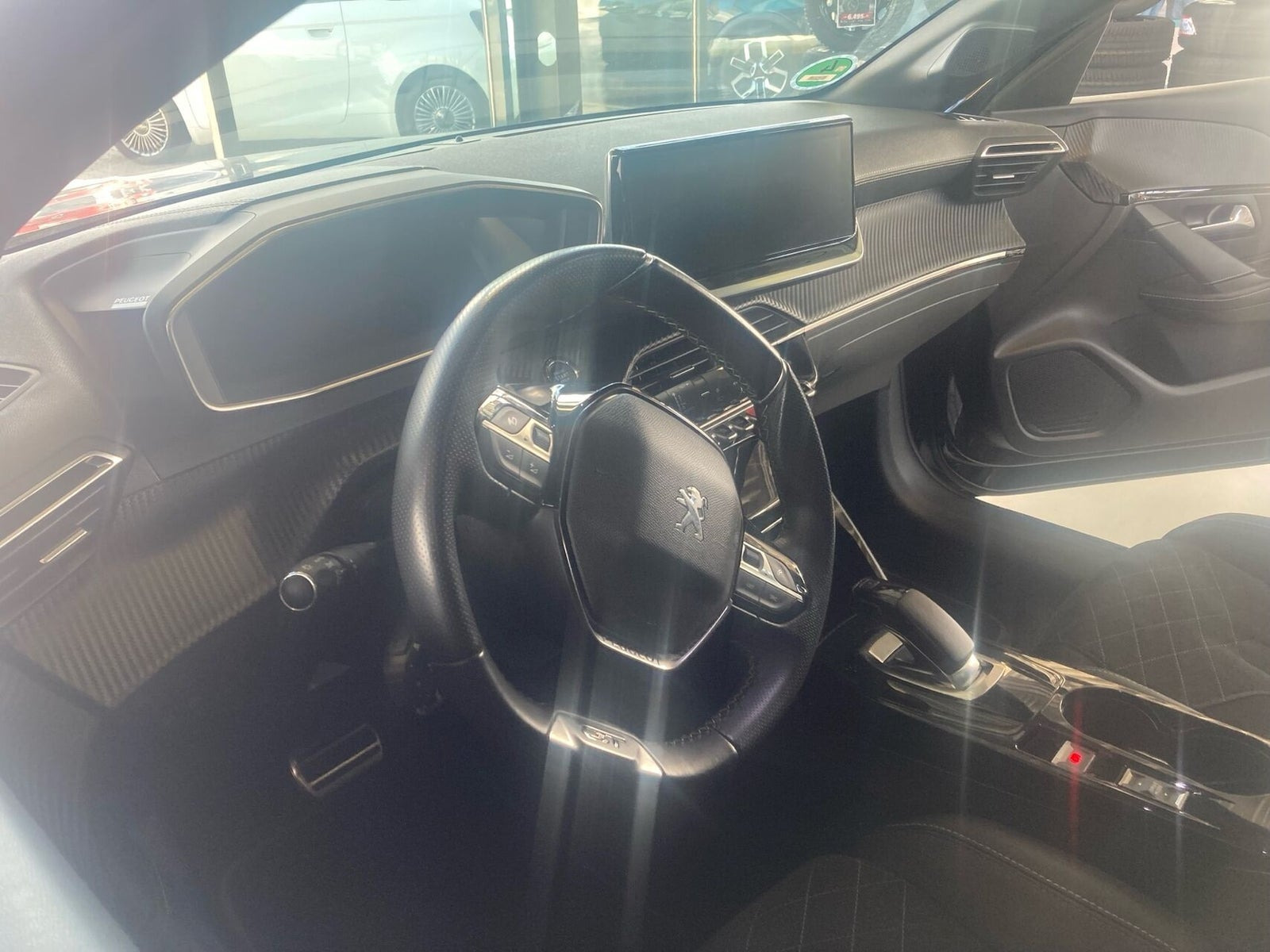 Sort Peugeot e-208 fra 2021