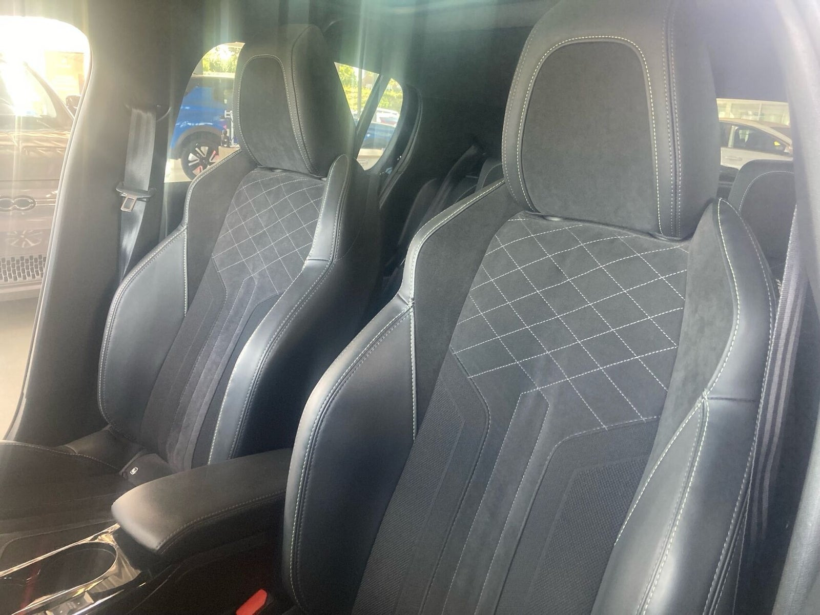 Sort Peugeot e-208 fra 2021