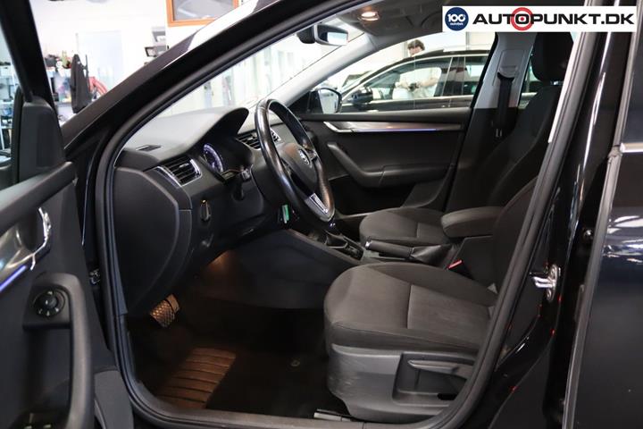 Sort Skoda Octavia fra 2018