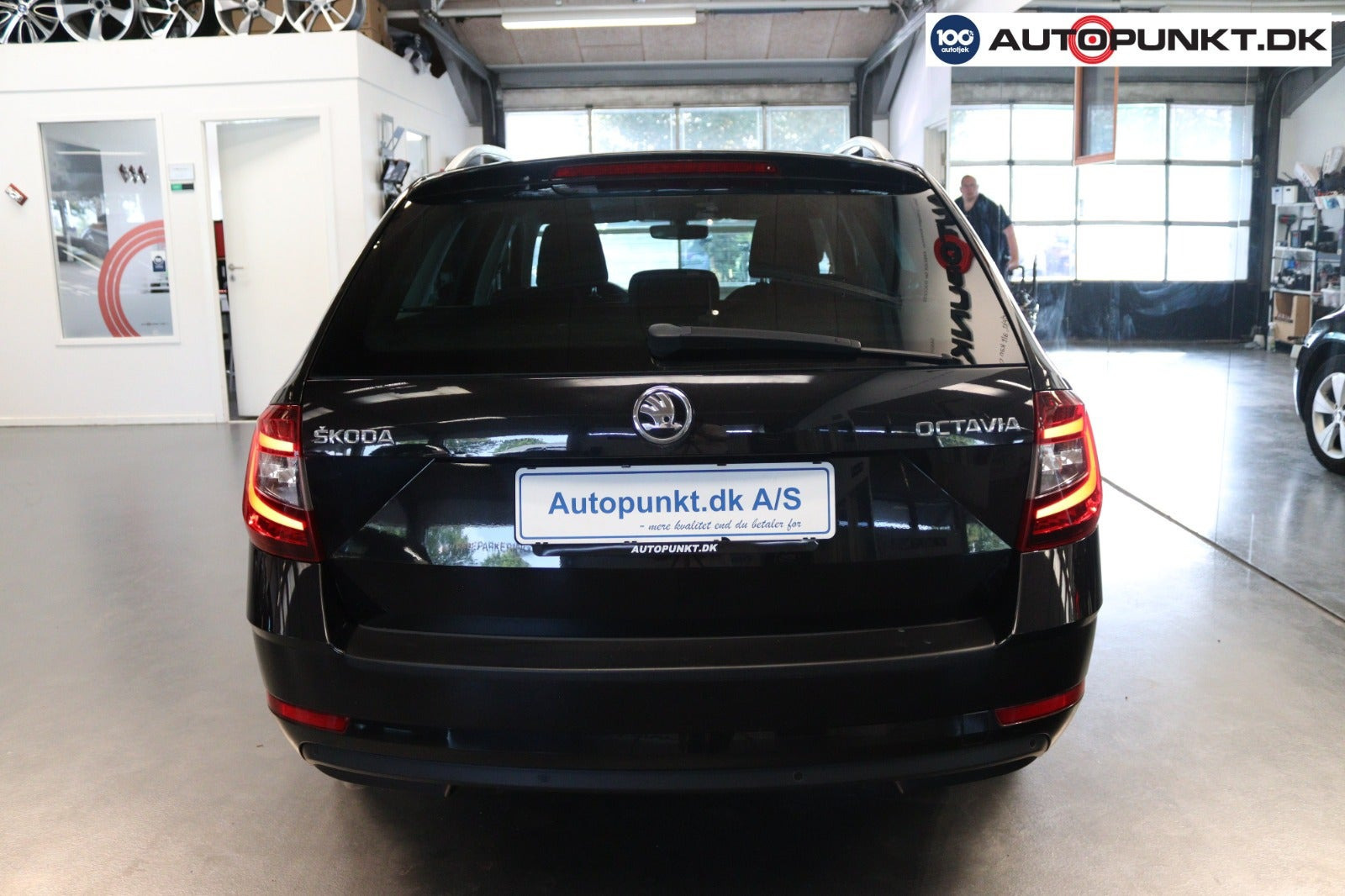 Sort Skoda Octavia fra 2018