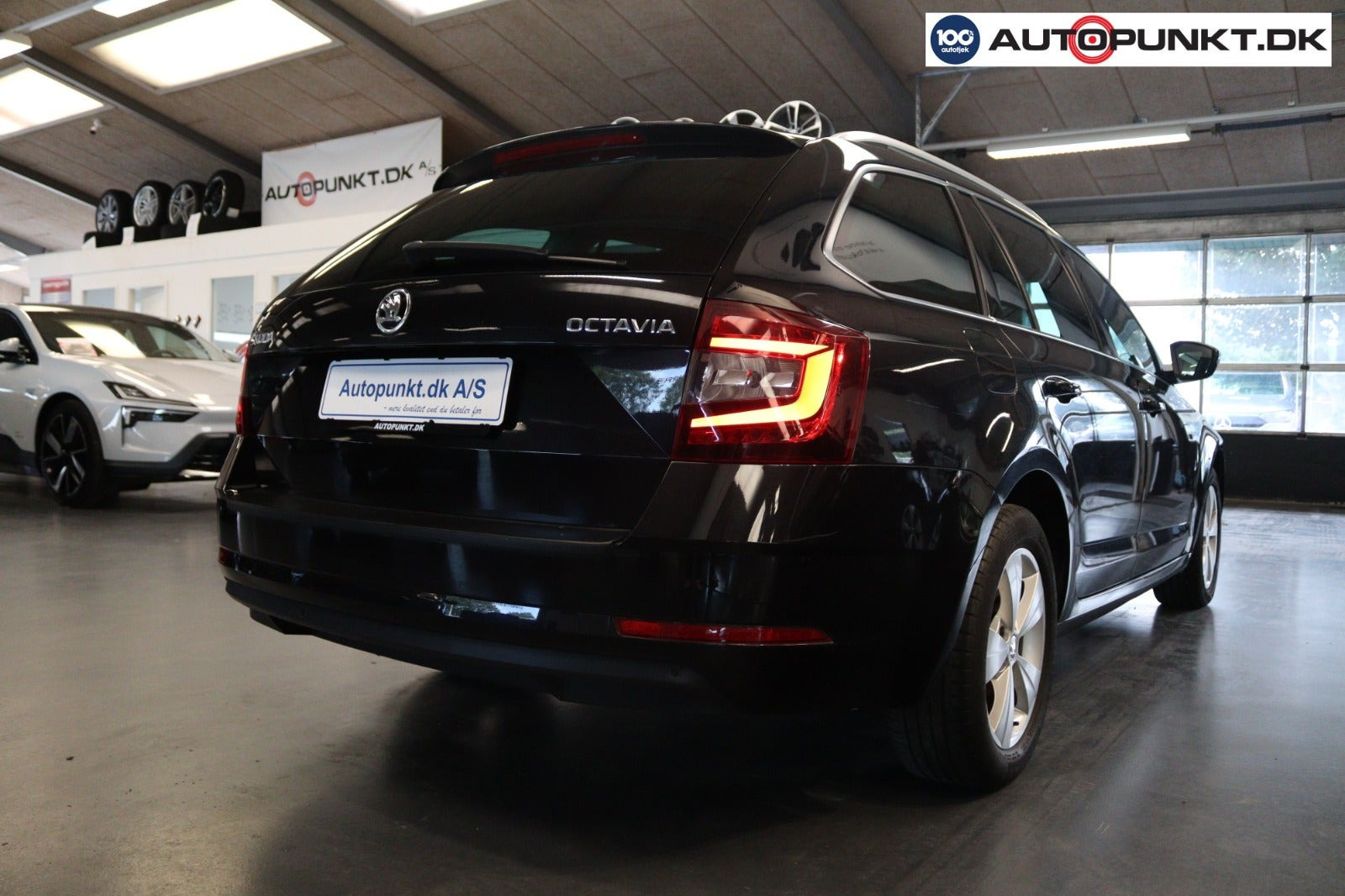 Sort Skoda Octavia fra 2018