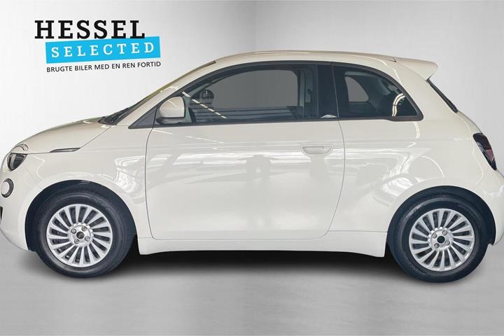 Hvid Fiat 500e fra 2023