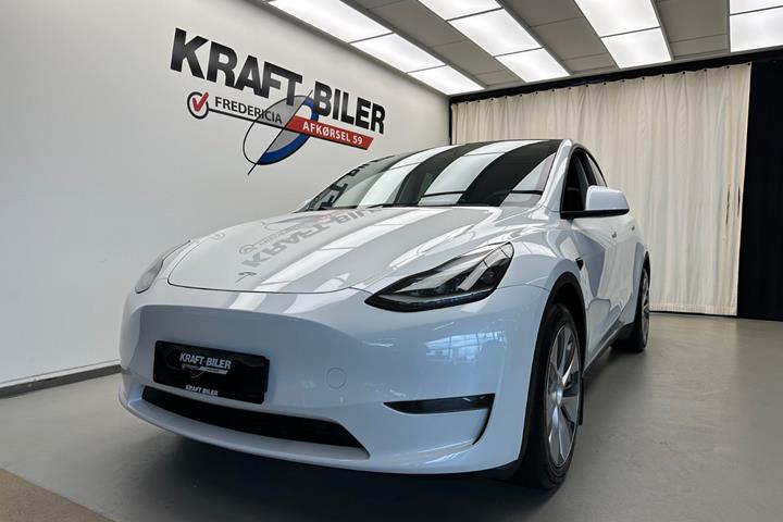 Hvid Tesla Model Y fra 2022