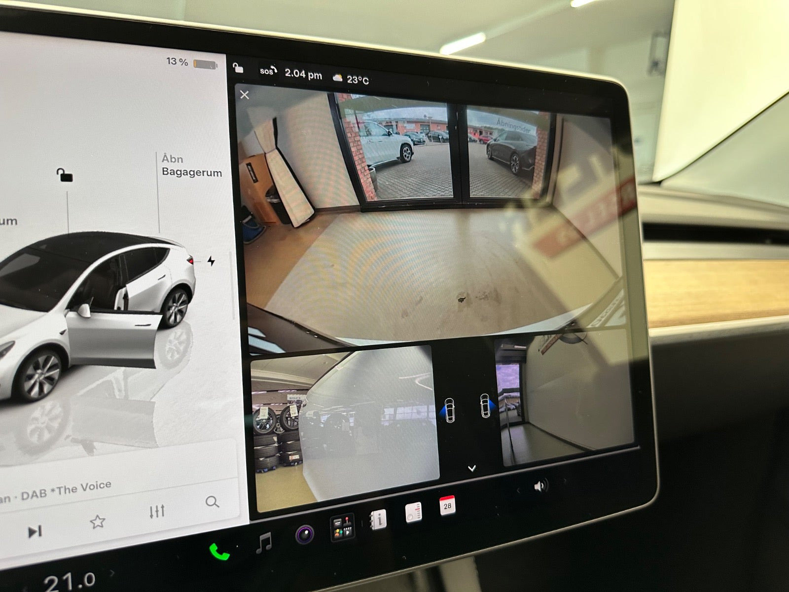Hvid Tesla Model Y fra 2022
