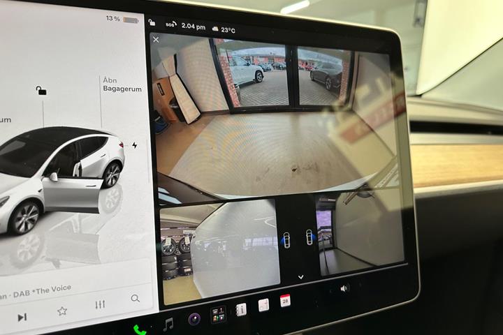 Hvid Tesla Model Y fra 2022