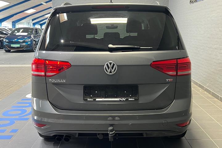 Grå VW Touran fra 2018